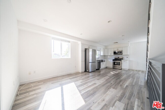 Photo - 5746 Elmer Ave Unidad 5748