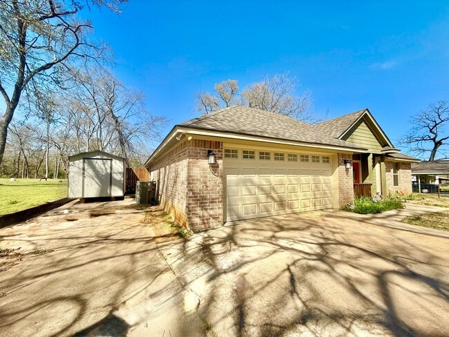 Photo - Lovely 3-bed/2-bath in Tyler near Lindale!