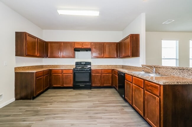 Photo - 823 Frontera Ct