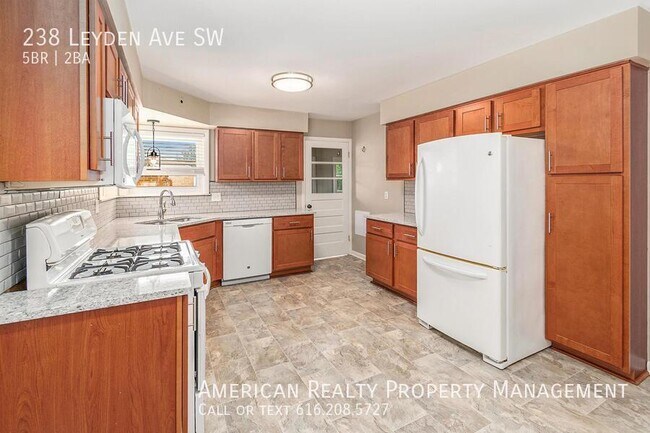 Photo - 238 Leyden Ave SW