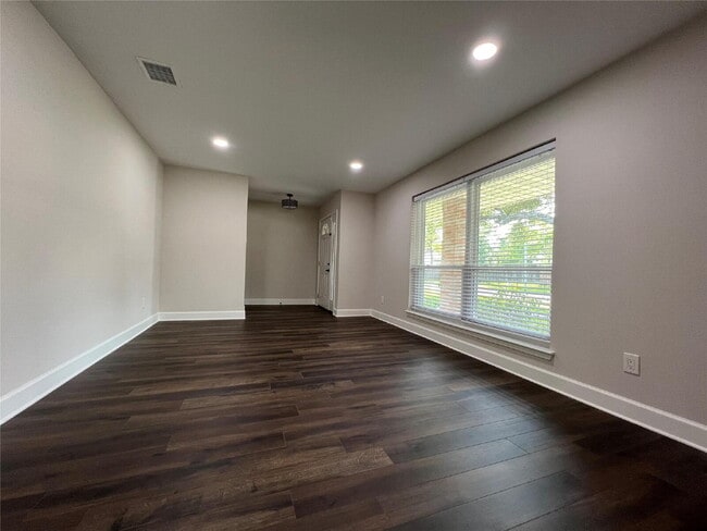 Photo - 3 Bedroom Home for Rent in Houston 77096 | Updated Home with Large Backyard
