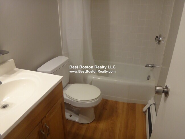 8 Forest St Unit B2