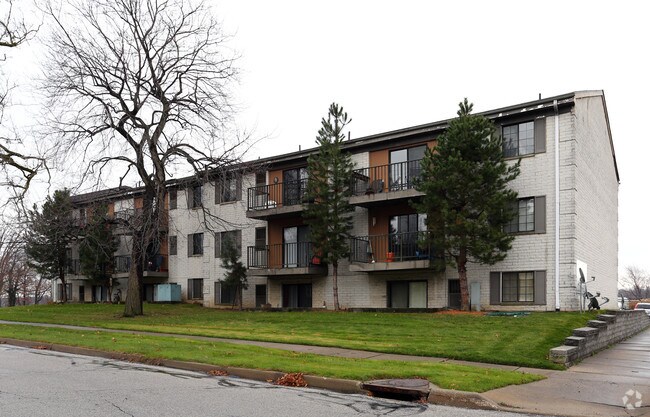 Silverwood Apartments - Silverwood Apartments