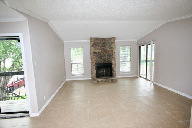 Photo - 17401 Red Oak Dr Unit 102