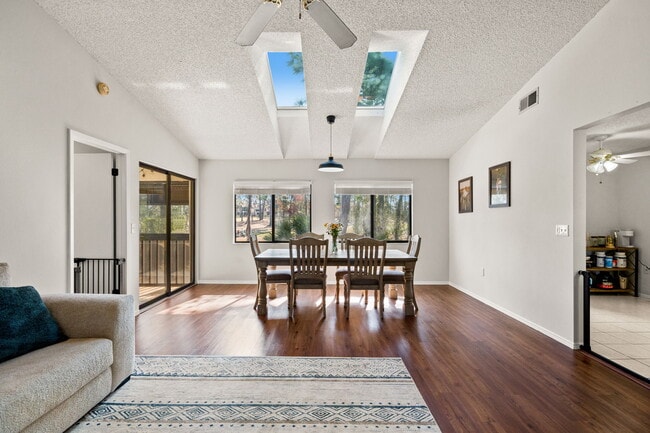 Photo - 8006 Picketts Ct