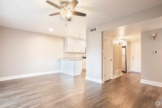 2BR, 1BA - 744SF