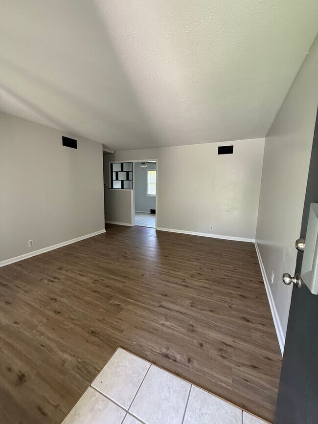 Photo - 3315 S Mt Carmel Ave