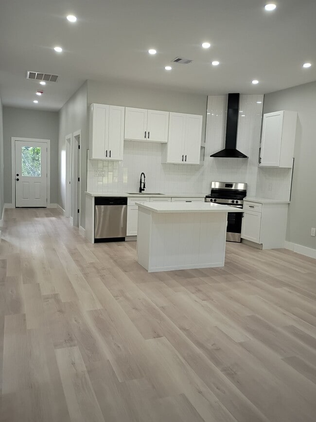 Photo - 982 Dundee Dr Unit 982