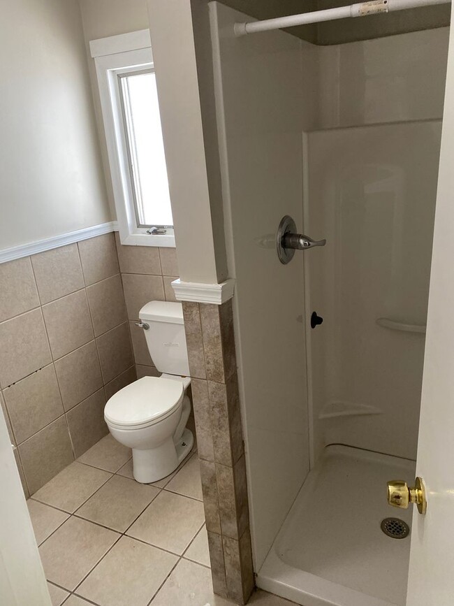 Photo - 806 Crown Ave Unit 806 Crown Ave # 3 - 1F Front