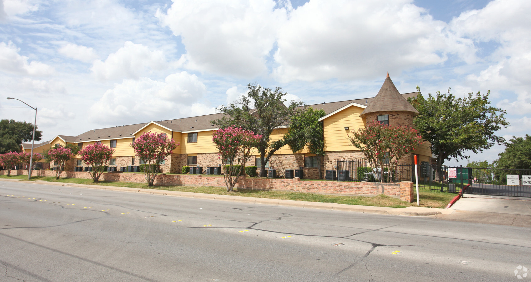 Cambridge Court - Cambridge Court Apartments