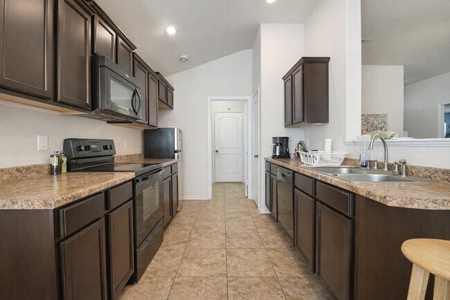 Photo - 912 Purdue St