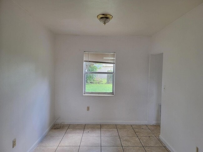 Photo - 275 NW 187th St