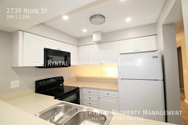 Photo - 2739 Hope St