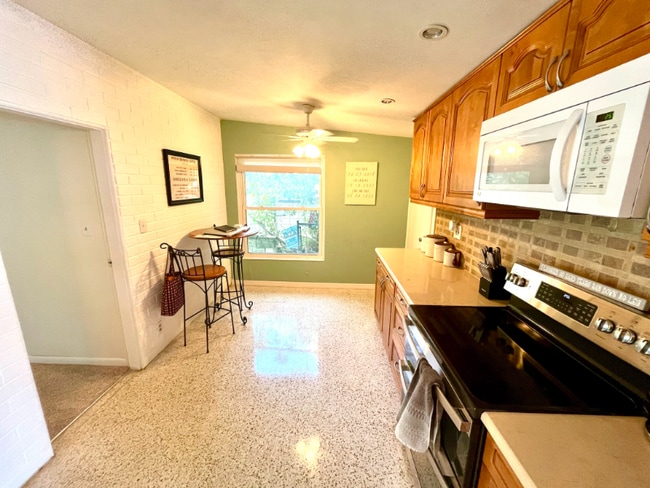 Photo - 10595 104th Ave