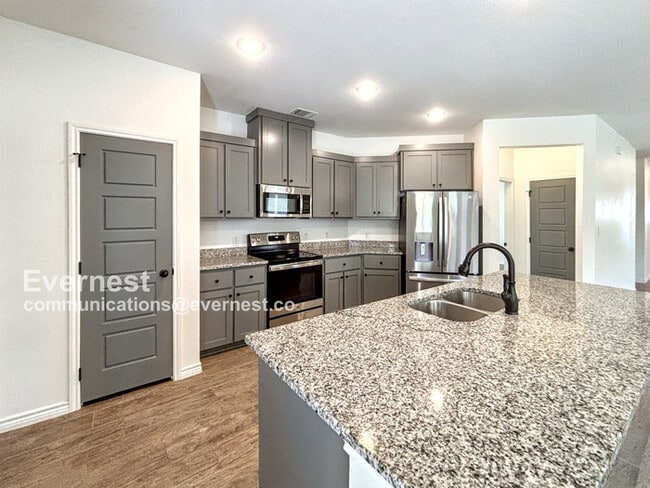 Photo - 2115 Hornbeam St