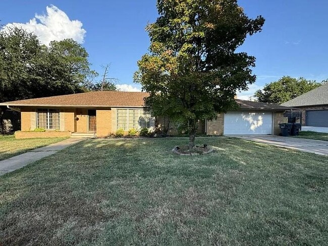 Building Photo - 816 Ridgecrest St