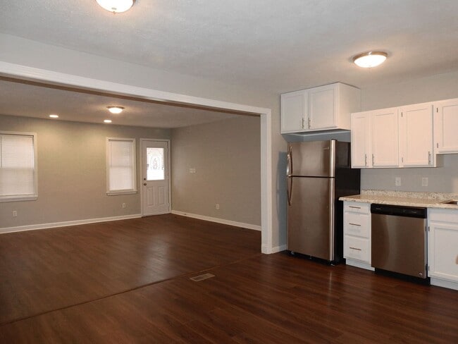 Photo - 9813 East Ave