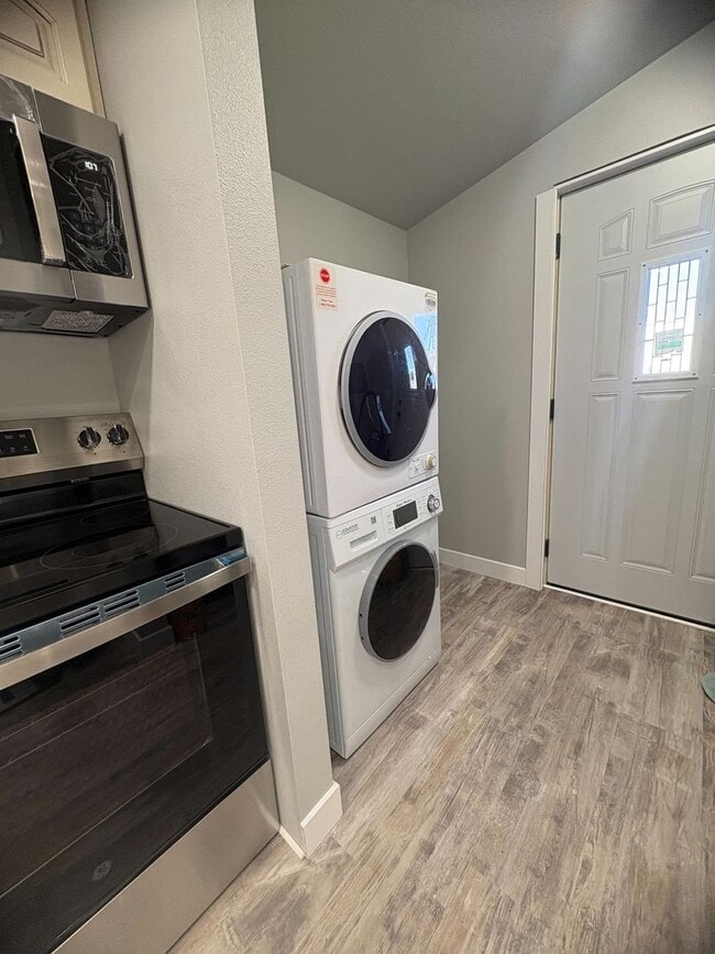 Photo - 1607 E 13th St Unit Apt B