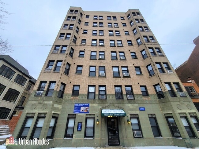 Building Photo - 556 W Arlington Pl Unit A07C