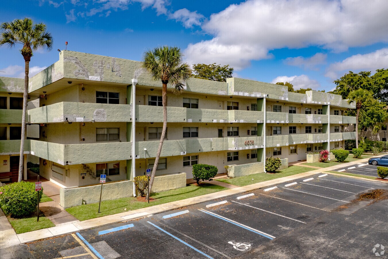 5155 - 6085 E Sabal Palm Blvd - The Gardens of Sabal