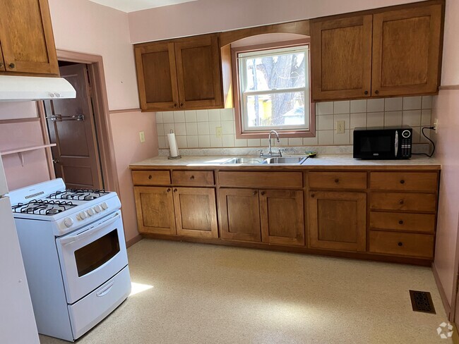 Building Photo - 1034 NE 18th Ave Unit 1 Rental