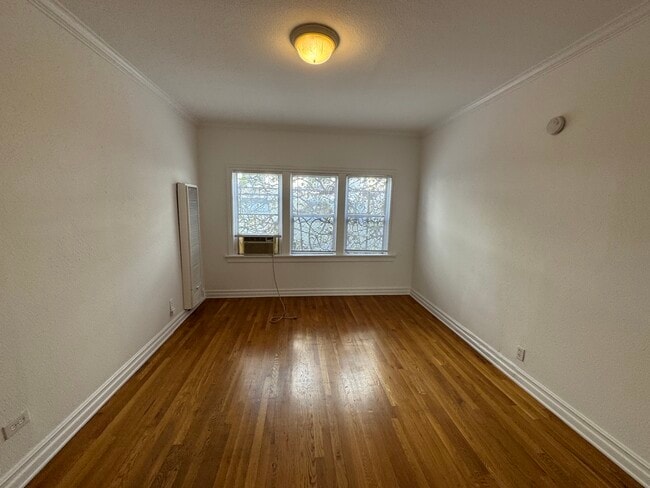 Photo - 1960 Argyle Ave