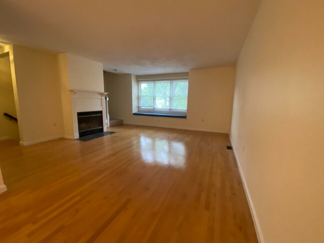 Photo - 1047 Washington St