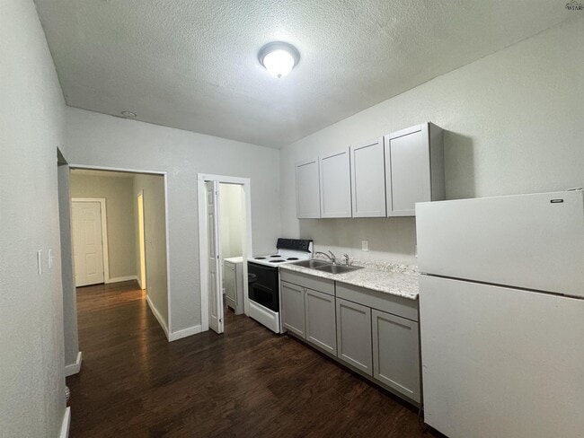 Photo - 2142 Avenue E