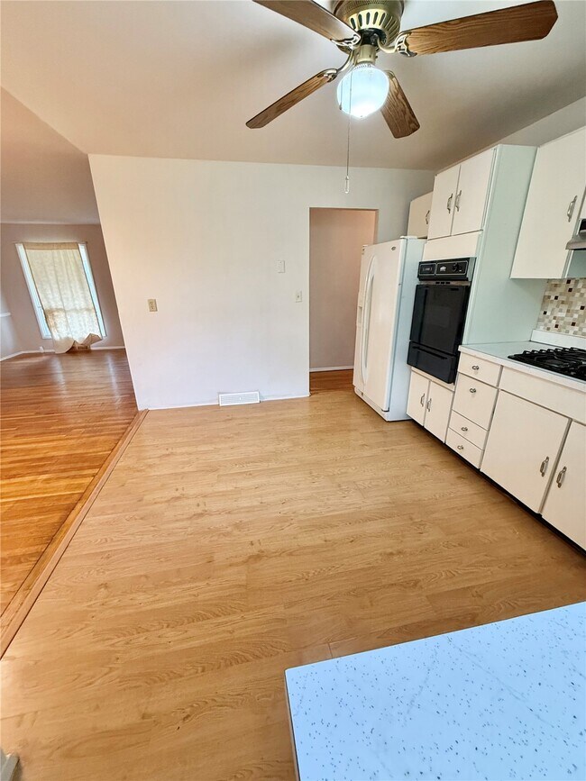 Photo - 15 Potomac Dr