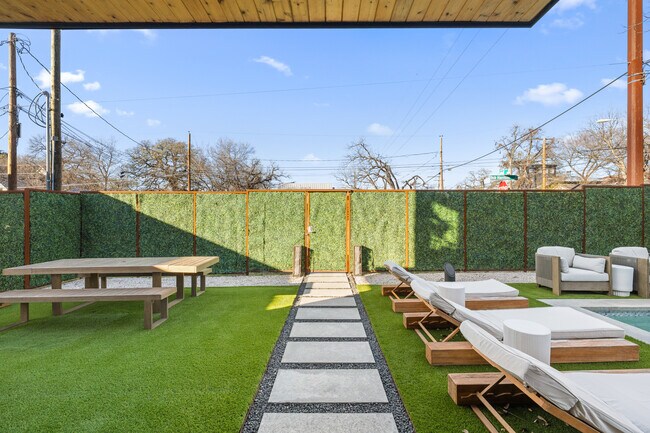 Photo - 1304 Comal St