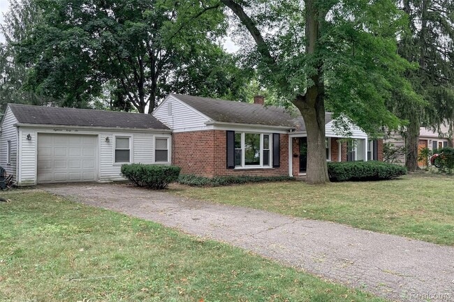 Photo - 1846 Pembroke Rd