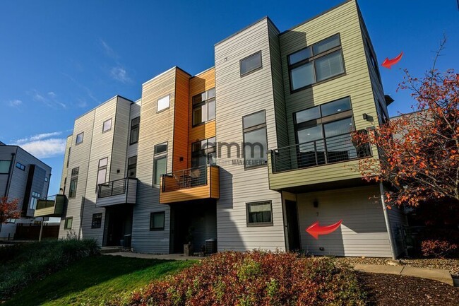 Building Photo - 18875 Riversouth Terrace Unit #7
