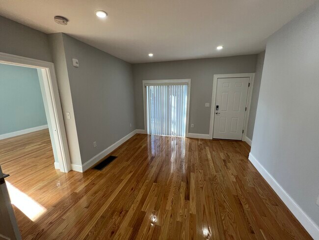 Photo - 361 Beacon St Unidad #2