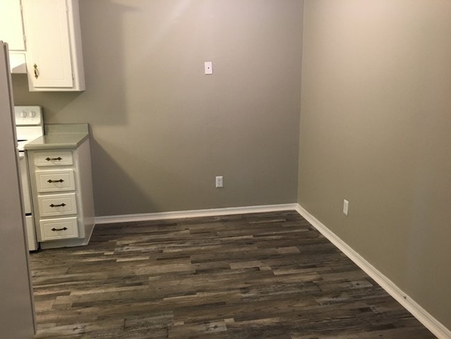 Photo - Western Oaks Apartments