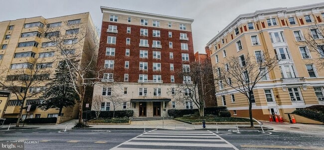 Building Photo - 1954 Columbia Rd NW Unit 104