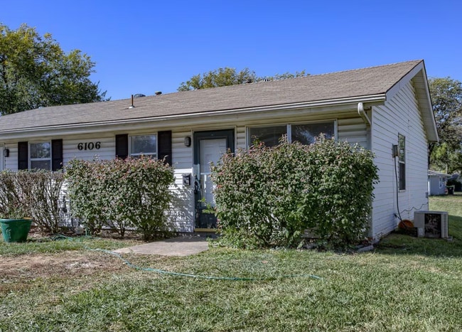 Building Photo - 6106 E 153 Terrace Unit B