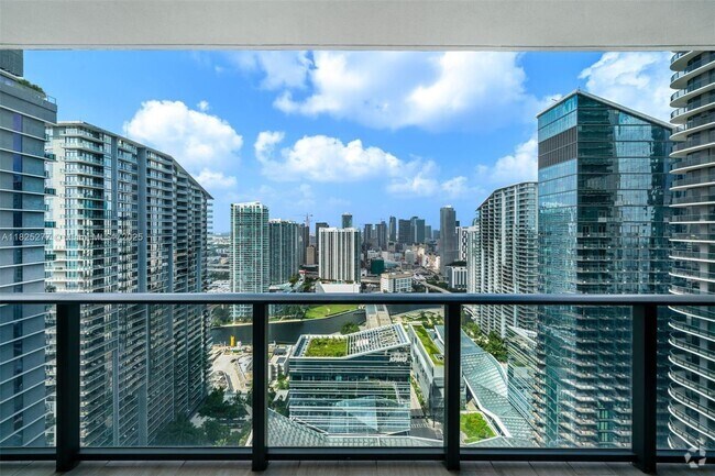 Building Photo - 45 SW 9th St Unit 4009 Rental