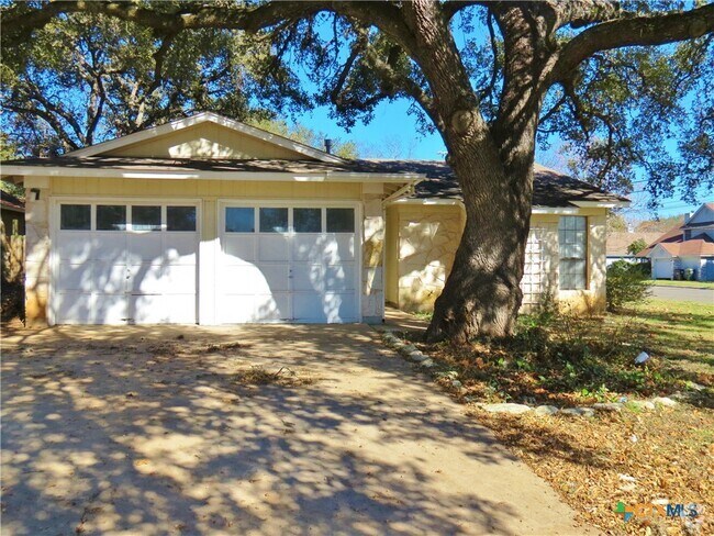Building Photo - 2002 Castle Creek Dr Rental
