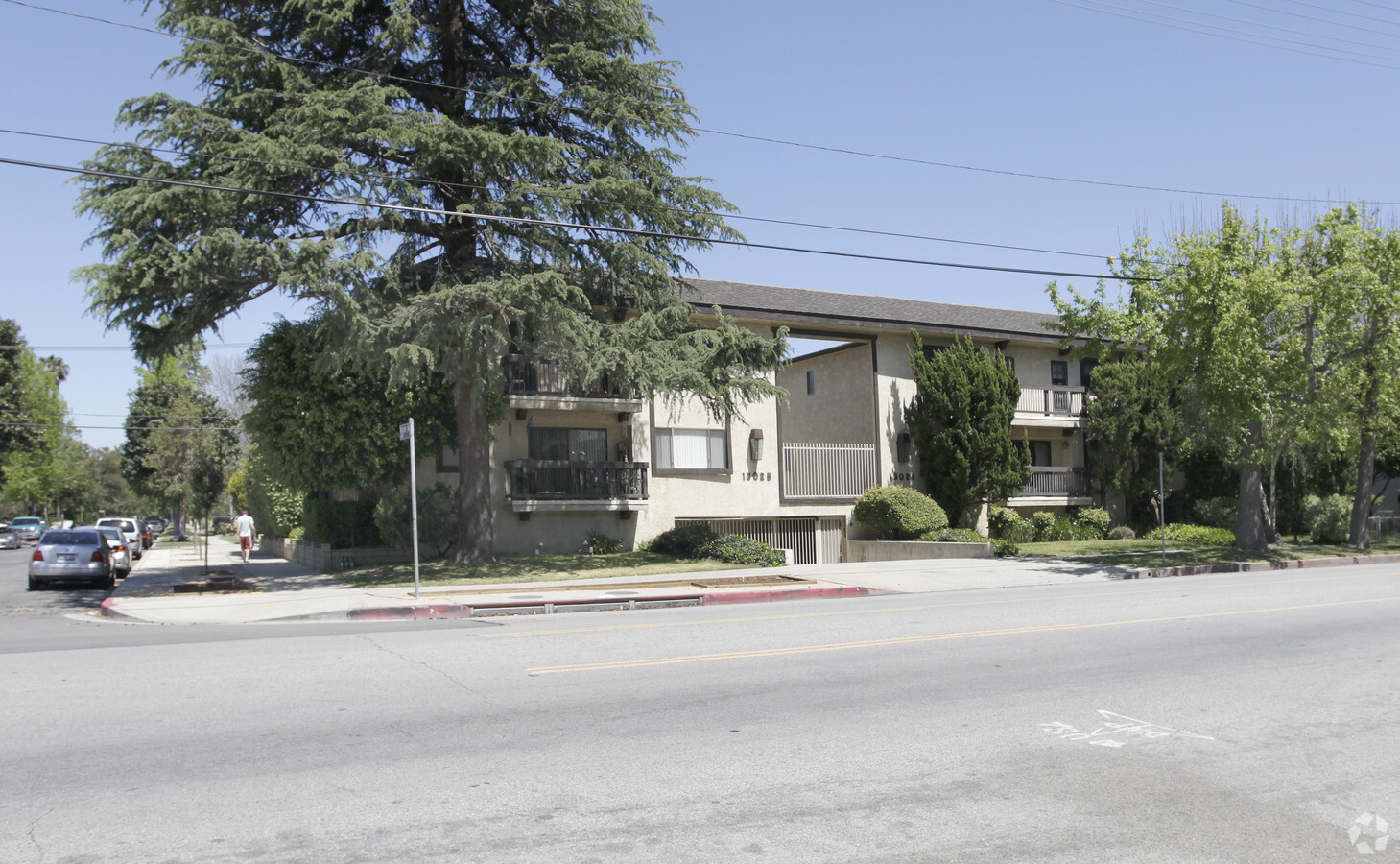 Photo - 13021-13025 Moorpark St Apartments