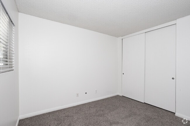2BR, 1BA - 840SF - Primary Bedroom