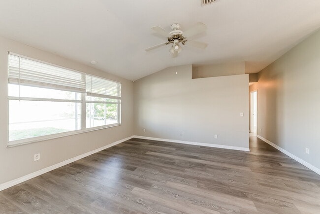 Photo - 6109 63rd Ave E