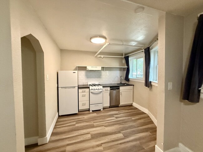 Photo - 1575 N Gaylord St Unit 9
