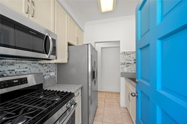 Photo - 4720 Pine Tree Dr Unit 6