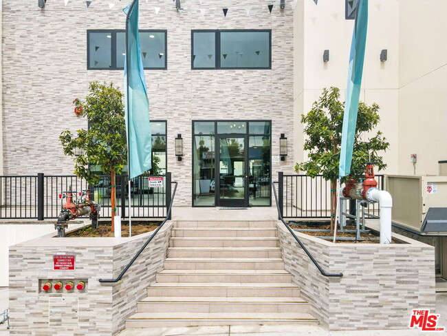 Photo - 3977 Beverly Blvd Condo Unit 416