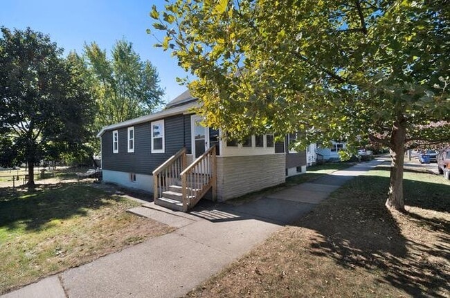 Photo - 814 Crosby St NW