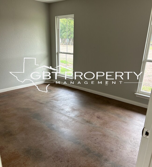 Photo - 389 E Burleson Ave