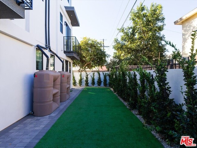 2817 Redondo Blvd