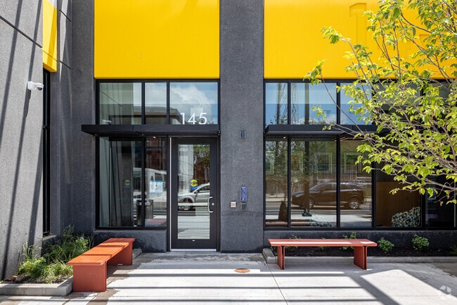 Entrada - Westhaven Park Station