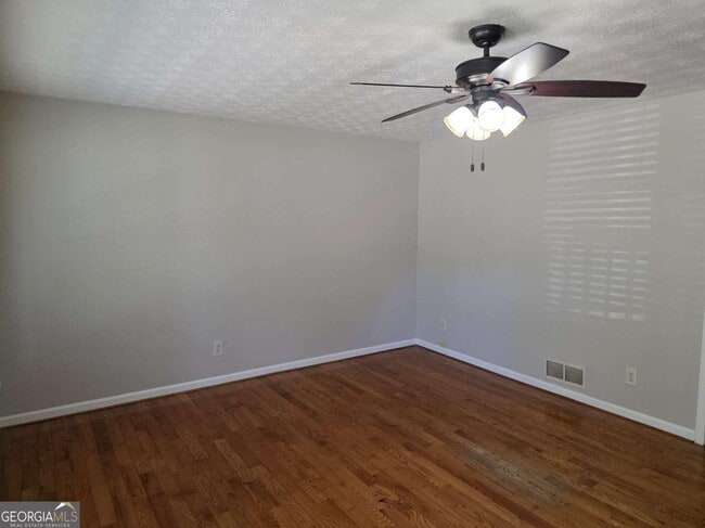 Photo - 1695 Underwood Dr SE
