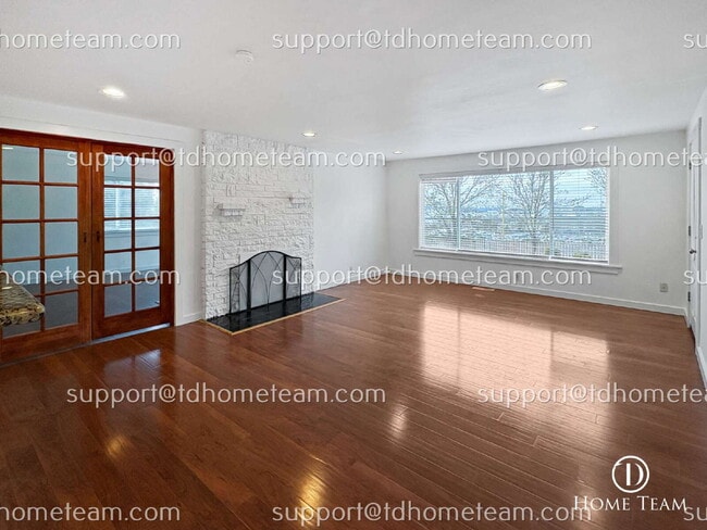 Photo - "Charming 4-Bed Family Home in SeaTac with Granite Countertops & Hardwood Floors!"